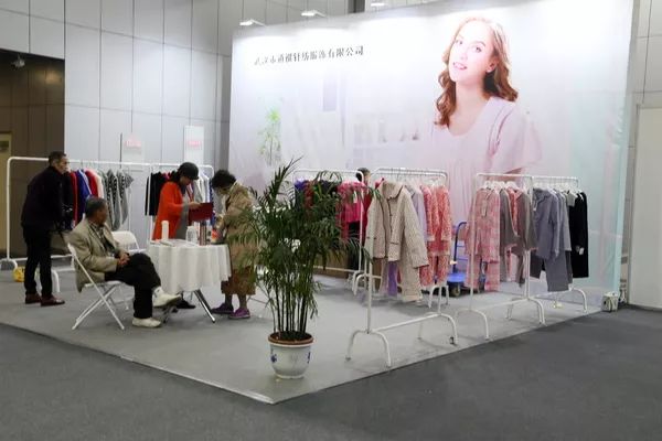 產(chǎn)業(yè)新機(jī)遇，時(shí)尚新未來(lái)——2019武漢國(guó)際紡織面料及輔料展覽會(huì)盛大開(kāi)幕